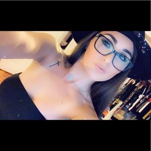 Meet your posher, Patsy